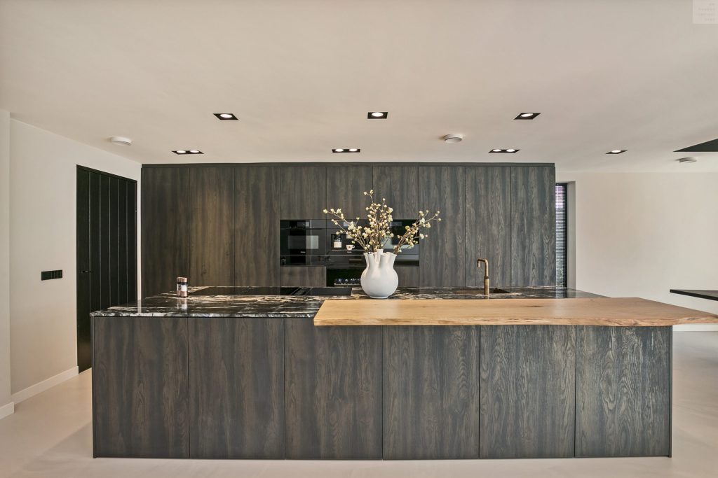 03_Loomans_Keuken_Eiland_Donkerhout_Kweens-scaled