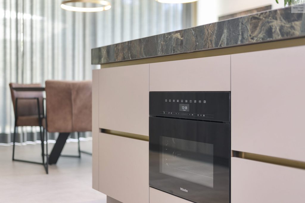 10_Keuken_Loomans_Grijs_Hout_Eiland_Houthakkers-scaled